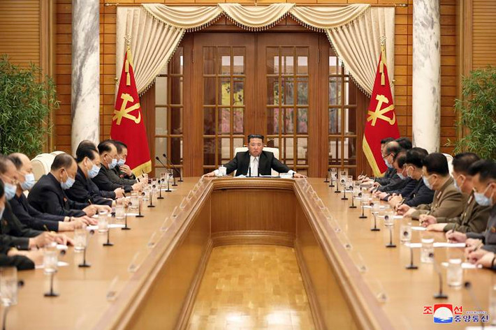 Nhà lãnh đạo Triều Tiên cũng chủ trì cuộc họp của Bộ Chính trị Ban chấp hành Trung ương đảng Lao động Triều Tiên tại Bình Nhưỡng.