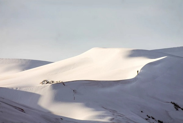Vào năm 2018, một số khu vực ở tây bắc Algeria đã chứng kiến lượng tuyết dày tới 40 cm.