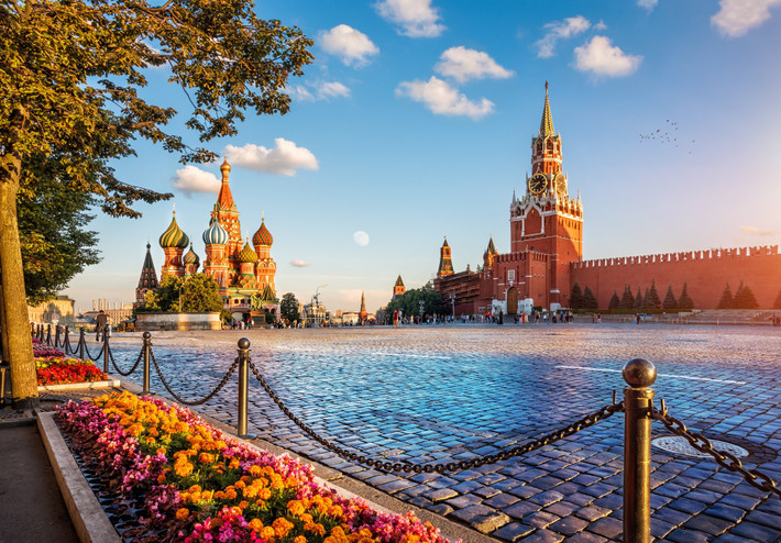 Khi đất Nga giành độc lập khỏi Golden Horde (Hãn quốc Kim Trướng) vào thế kỷ 15, các hoàng tử Moscow trở thành người cai trị.