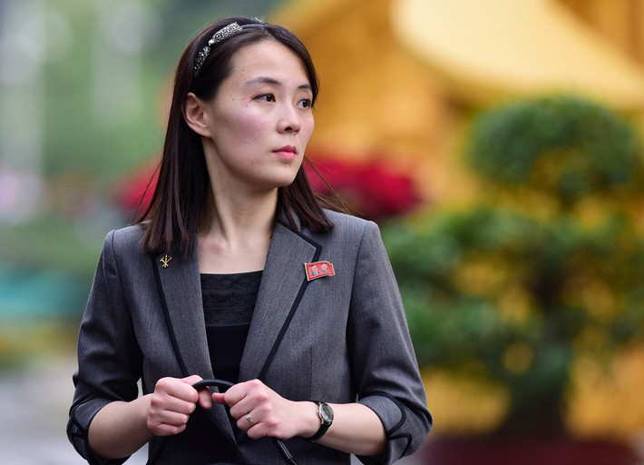 Bà được cho là từng theo học một ngôi trường tư thục ở Bern, Thụy Sĩ cùng với ông Kim Jong-un vào những năm 1990, trước khi trở về Triều Tiên vào năm 2000.