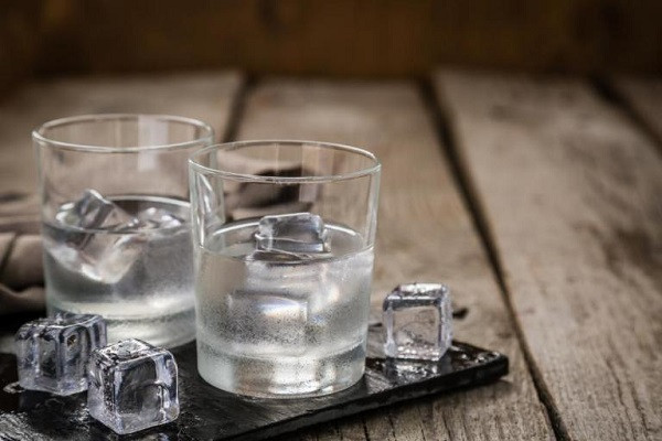 Vodka là một thức uống có nguồn gốc từ Đông Âu, trong tiếng Nga có nghĩa là "nước".