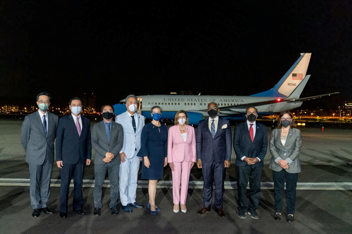 "Khách hàng" của C-40C bao gồm các thành viên của Nội các và Quốc hội Mỹ.
