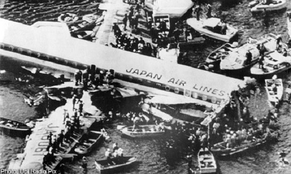 Chuyến bay 123 của Japan Airlines cho tới nay vẫn là thảm họa hàng không tồi tệ nhất liên quan đến duy nhất một chiếc máy bay, khi nó đâm vào một khu vực thuộc núi Takamagahara, cách Tokyo khoảng 100 km, khiến 524 người thiệt mạng.
