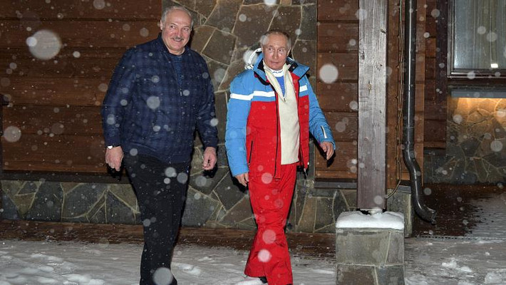 Ông Lukashenko được cho là có quan hệ thân thiết với Tổng thống Vladimir Putin.