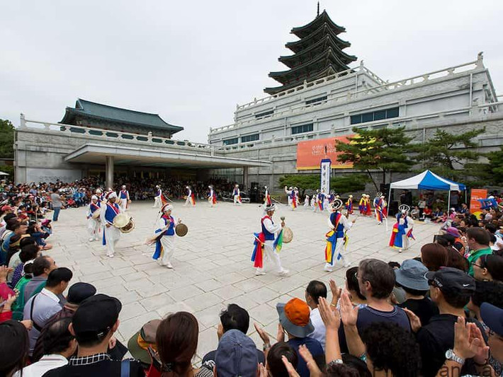 Tại các địa phương, sẽ tổ chức lễ hội để chào đón lễ Chuseok.