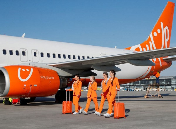 SkyUp Airlines là hãng hàng không giá rẻ và thuê chuyến của Ukraine có trụ sở chính tại Kiev.
