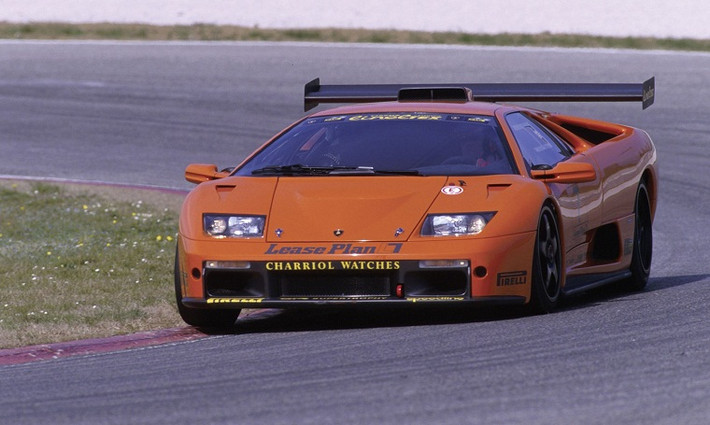7. Diablo GT: Diablo là luôn luôn có một chút đáng sợ. Vòm sau rộng hơn vòm phía trước với sức mạnh từ động cơ V12 6.0 lít và bánh sau. Tốc độ tối đa là 210 mph.