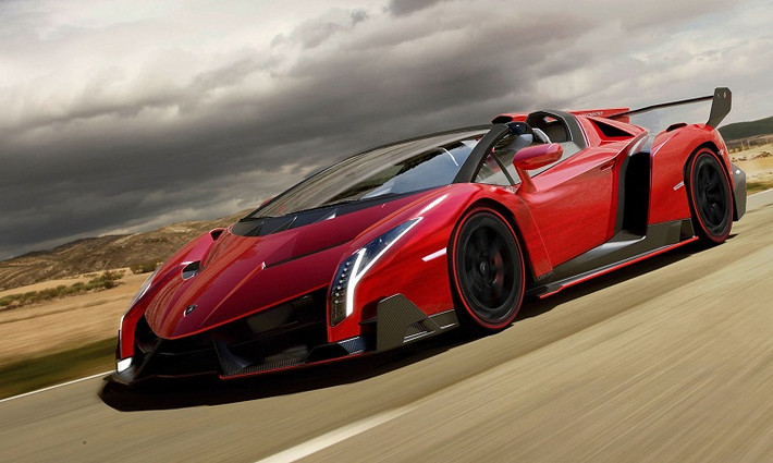 2. Venero: Được tạo ra để chào mừng kỷ niệm 50 năm của Lamborghini. Đối với những người đã bỏ lỡ ba phiên bản mui cứng, Lamborghini cũng tạo ra một số ít các biến thể mui trần (hình trên)