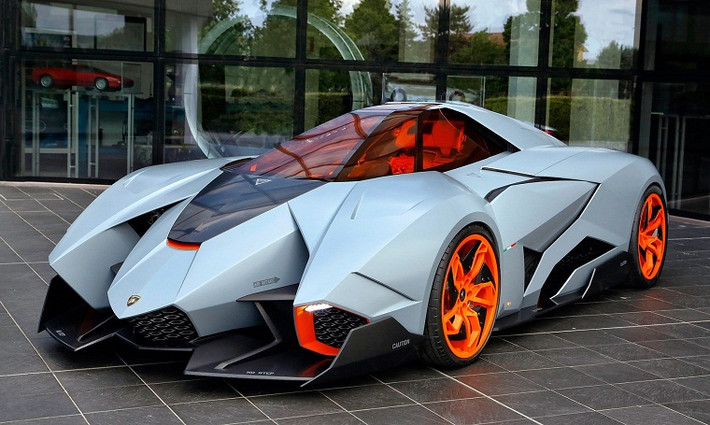 3. Egoista: Động cơ là tập hợp của máy bay trực thăng Apache và một chiếc xe đua. Giống như Veneno, nó đã được tạo ra như một kỉ niệm cho sinh nhật lần thứ 50 của Lamborghini.