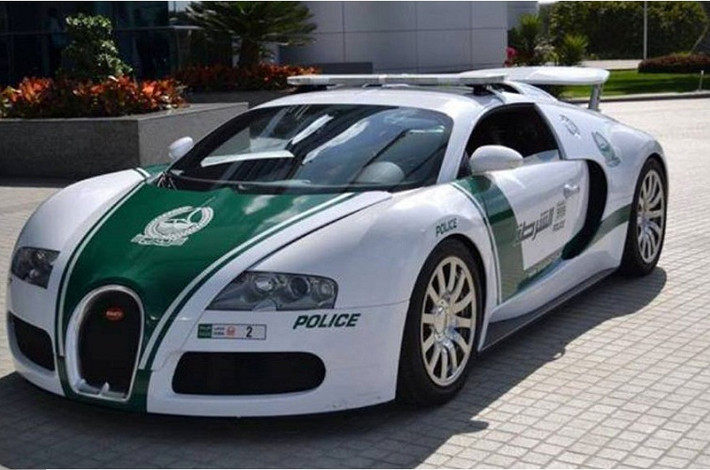 Bugatti Veyron: Volkswagen muốn tạo ra cỗ máy mạnh mẽ nhất và xế hộp thương mại nhanh nhất thế giới từ động cơ 8.0L W16, công suất 1.001 mã lực, mô-men xoắn 1.250 Nm, tăng tốc từ 0-100km/h trong 2,5 giây và đạt tốc độ tối đa 408 km/h.