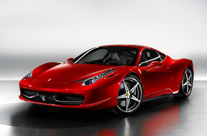 ...Động cơ 4.5L V8, công suất 560 mã lực và mô-men xoắn 540 Nm. 458 Italia có thể tăng tốc từ 0-100km/h trong 3,4 giây và đạt tốc độ tối đa trên 325 km/h.