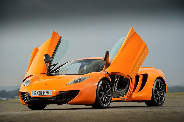 McLaren MP4-12C: MP4-12C là chiếc xe đầu tiên do chính McLaren sản xuất sau huyền thoại F1. Siêu xe này ra đời để cạnh tranh với Ferrari 458...