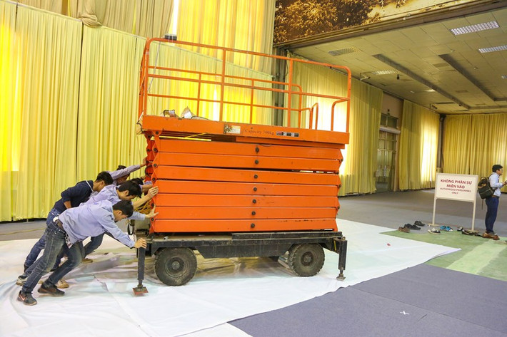 Các cơ quan báo chí có thể thuê chỗ để đặt gian hàng truyền thông riêng, rộng 9 m2 với đủ trang thiết bị như bàn, ghế, màn hình LCD, đường dây điện thoại, Internet... (Ảnh: Minh Sơn/Vietnam+)