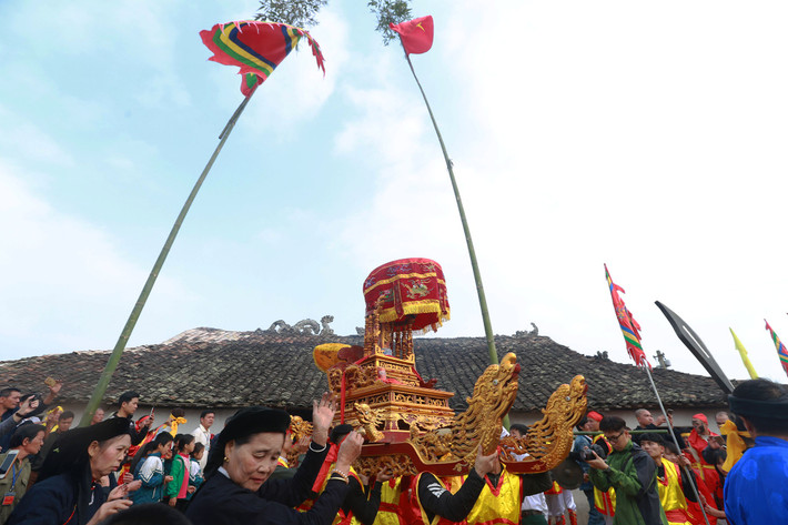 Lễ hội Ná Nhèm (người dân vẫn quen gọi là lễ hội rước của quý khổng lồ) được tổ chức vào ngày 15 tháng Giêng hàng năm tại xã Trấn Yên, huyện Bắc Sơn, tỉnh Lạng Sơn, thu hút sự quan tâm của rất nhiều người dân và du khách thập phương.