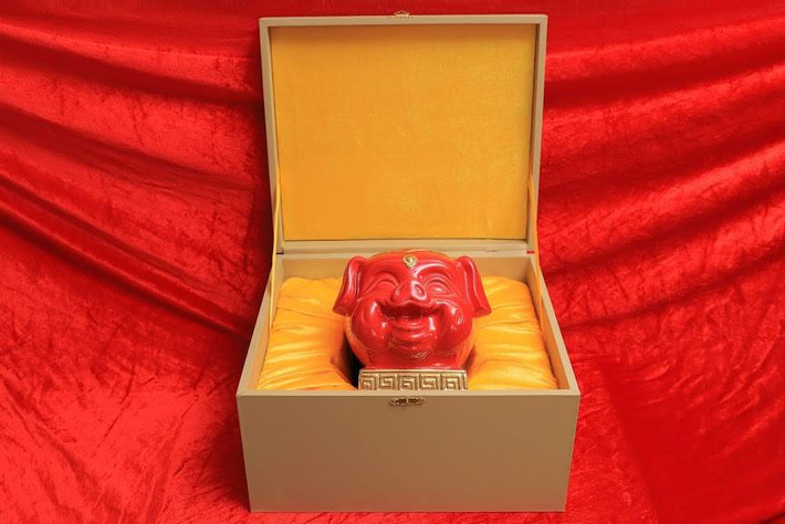 Trong văn hóa phương Đông, lợn xếp thứ 12 trong bộ linh vật 12 con giáp, có mối quan hệ mật thiết với con người.