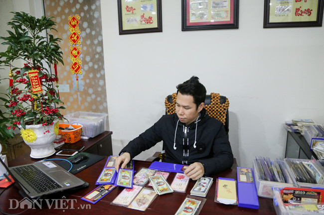 Chỉ còn hơn 3 tuần nữa là đến tết Nguyên đán 2019, những ngày này, các cửa hàng bán tiền lưu niệm trên cả nước đang rao bán rầm rộ các tờ tiền có in hình con heo - linh vật của năm mới 2019.