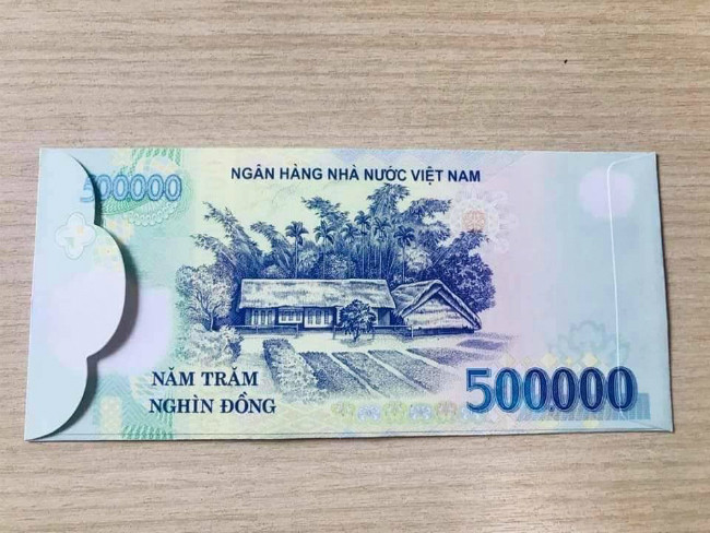 Các mẫu lì xì độc, lạ được bày bán rất nhiều trên thị trường.