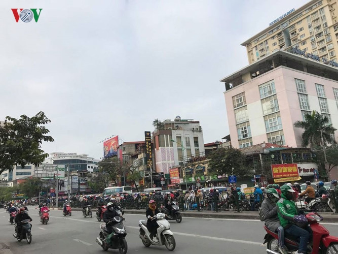 Một chiều thông thoáng và một chiều tắc cứng tại đường Láng Hạ.