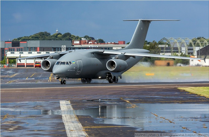 An-178 là dòng máy bay vận tải quân sự tầm trung được Tập đoàn chế tạo máy bay Antonov phát triển dựa trên mẫu máy bay thương mại An-158 và ứng cử viên thay thế hoàn hảo cho các dòng máy bay vận tải lỗi An-12, An-26 và An-32 có trong biên chế Không quân Nga. Tuy nhiên cho tới nay Bộ Quốc phòng Ukraine vẫn chưa tỏ rõ ý định muốn mua An-178.