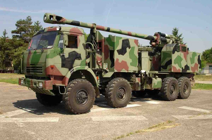 Đạn pháo 155mm trên Nora B-52 đều theo tiêu chuẩn của NATO, mỗi hệ thống pháo tự hành này có thể mang theo tối đa 36 viên trong đó có sẵn 12 viên trong máy nạp đạn tự động. Điều này giúp giảm đáng kể thời gian triển khai lẫn thu hồi của Nora B-52 trước khi đối phương kịp phản pháo.