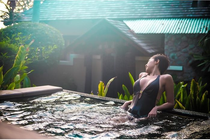 Thân hình chuẩn với vòng 1 không có gì để chê.