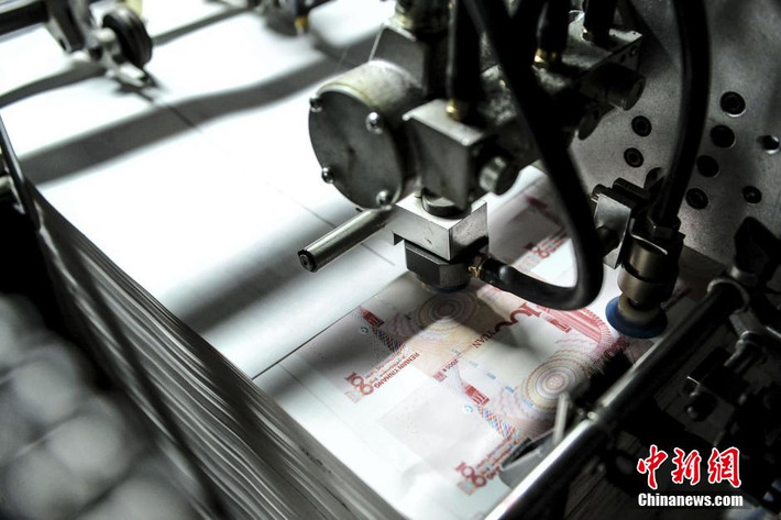 Nếu dùng mắt thường khó có thể phân biệt tiền thật, giả