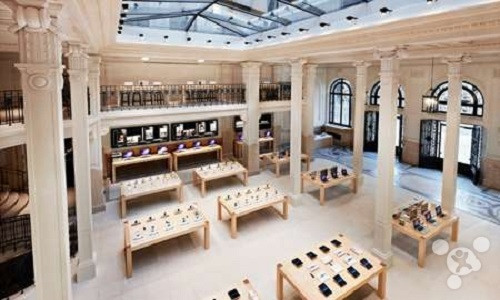 Không quá cường điệu khi nói cửa hàng Apple này được mệnh danh là một tác phẩm nghệ thuật “thanh lịch và xinh đẹp”.
