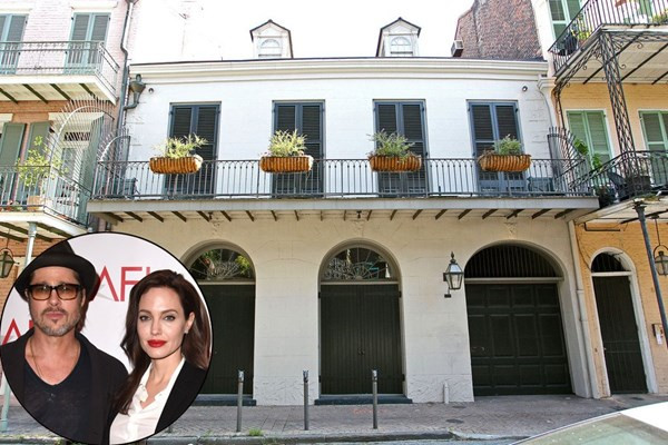 Brad Pitt và Angelina Jolie. Cặp vợ chồng sao Holywood quyết định bán ngôi nhà của họ trong khu phố Pháp với giá 6,5 triệu đô. Hiếm người mua, bộ đôi này hạ giá xuống còn 5.650.000 đô vào tháng 11. Ngôi nhà này được tậu vào năm 2007 và sửa sang theo phong cách của hai vợ chồng.