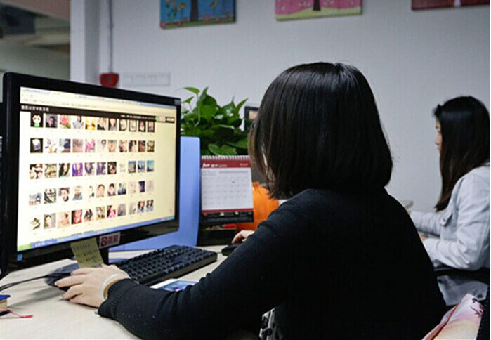 Giám định phim khiêu dâm: Chỉ cần giám định phim khiêu dâm trên Internet là bạn có thể được nhận mức lương hơn 700 triệu tiền lương hàng năm.