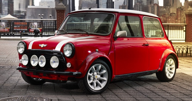 Mẫu ôtô điện Mini Cooper vừa ra mắt tại Triển lãm ôtô quốc tế New York 2018 mang phong cách hoài cổ, động cơ điện công suất 38 mã lực.