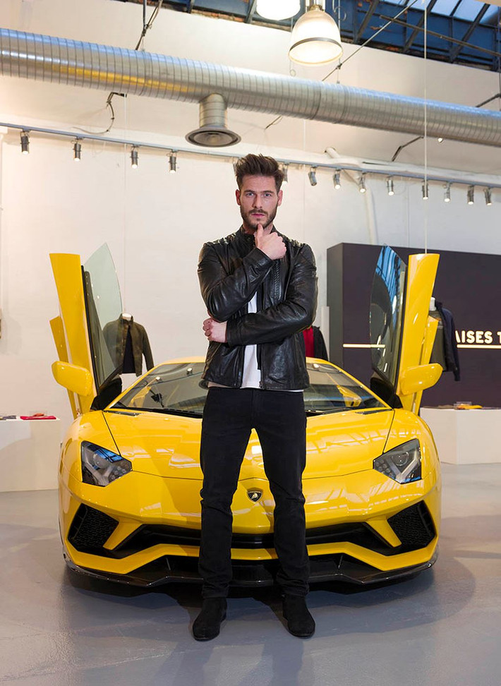 Những phụ kiện, đồ thời trang phong cách Lamborghini đều được giới thiệu khá cụ thể trên website chính hãng: www.lamborghinistore.com