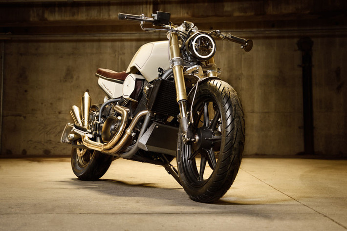 Chiếc xe môtô Harley-Davidson Street 750 được độ mới theo phong cách cafe racer với ngoại hình mạnh mẽ đầy chất chơi.