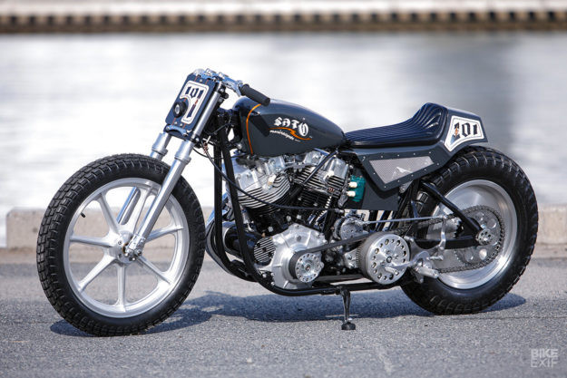 Chiếc môtô Harley-Davidson Shovelhead gây ấn tượng mạnh đối với dân chơi xe độ khi sở hữu ngoại hình phong trần. Phần ghi đông trần cá tính khiến xe trở nên chất chơi hơn hẳn.