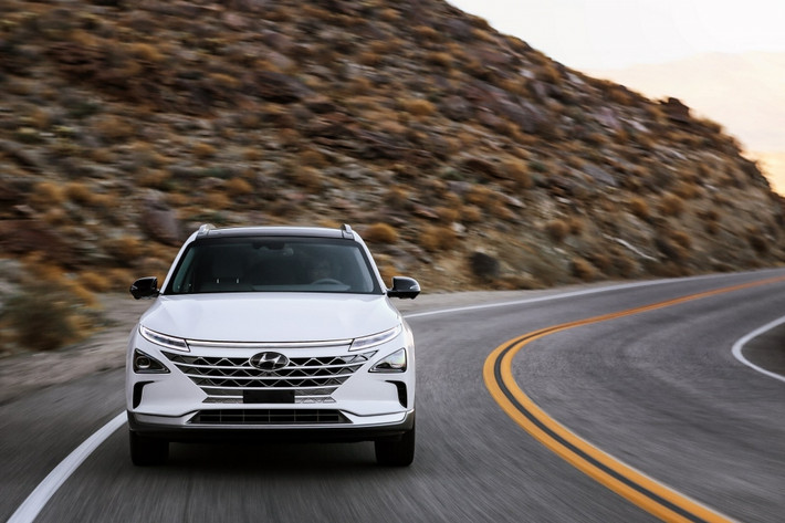 Phạm vi hoạt động của Nexo cũng xa hơn đáng kể (595 km) so với Tucson FCV (426 km).