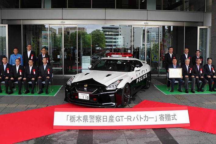 Nissan GT-R được nhà hãng Nissan tặng riêng cho cảnh sát Tochigi, Nhật Bản. Chiếc xe được sử dụng cho nhiệm vụ tuần tra và tham gia vào chiến dịch an toàn giao thông. Chiếc coupe 565 mã lực này thực sự mạnh mẽ trên mọi cung đường.