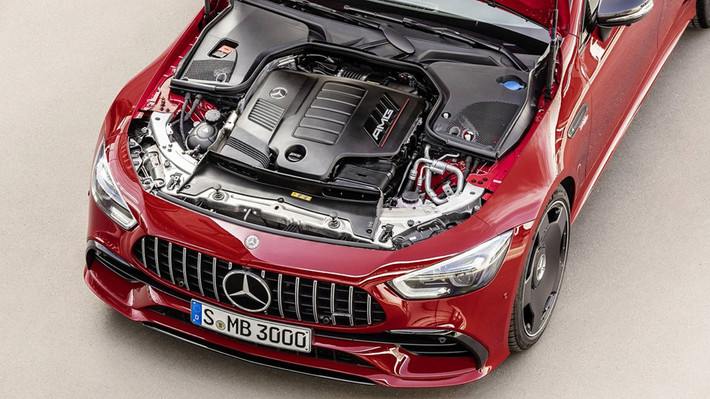 Xe có hệ thống dẫn động 4 bánh 4Matic+AWD với công nghệ kiểm soát mô-men xoắn, hộp số tự động 9 cấp và hệ thống khởi động điện tử EQ Boost cung cấp thêm 22 mã lực (16 kW) và 250 Nm trong một thời gian ngắn .