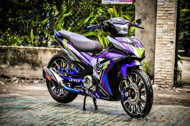 Chuyên trang xe motohits (Indonesia) đã dành khá nhiều lời khen mỹ miều cho siêu phẩm xe Yamaha Exciter 150 độ của một dân chơi Việt. "Bắt mắt và ấn tượng" là nhận xét của nhiều dân chơi xe ở xứ vạn đảo dành cho chiếc xe độ này.