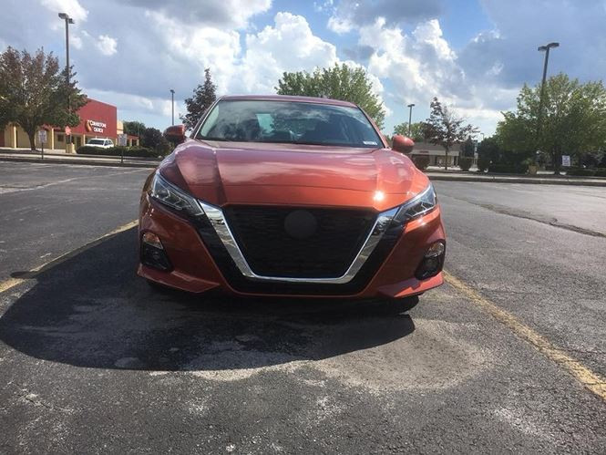 Mới đây, mẫu xe Nissan Teana 2019 (Nissan Altima) thế hệ mới được bắt gặp tại bãi đỗ xe của một đại lý tại Mỹ. Đây được xem là những hình ảnh thực tế đầu tiên của mẫu xe này kể từ khi được giới thiệu.