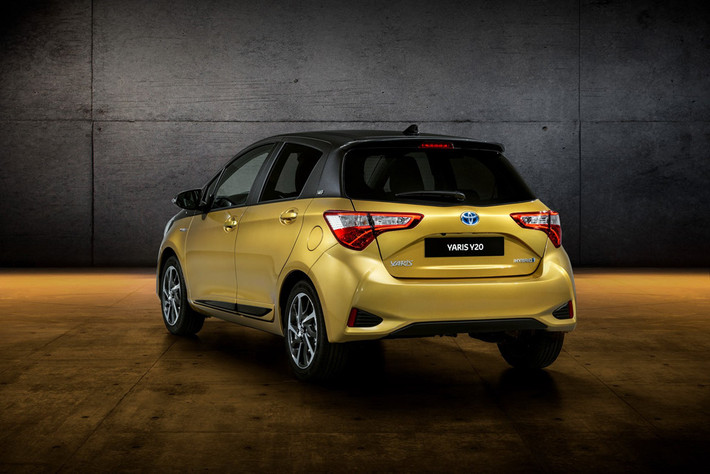 Yaris Y20 được trang bị bộ mâm hợp kim 10 chấu.