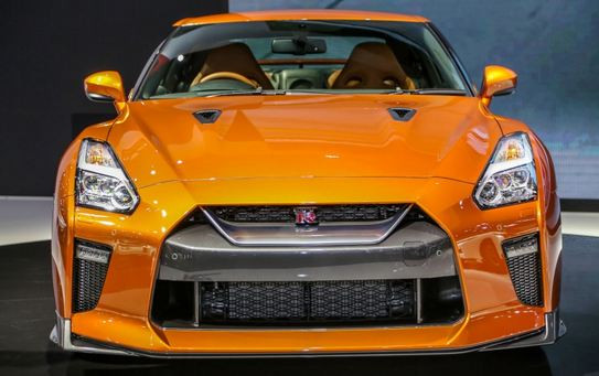 Mẫu siêu xe Nissan GT-R mới sẽ chính thức được bán độc quyền ở Siam Nissan TKF – đại lý chuyên phân phối các dòng ôtô hiệu suất cao của Nissan ở Thái Lan với mức giá khá cao lên đến 13,5 triệu Baht (khoảng 9,87 tỉ đồng).