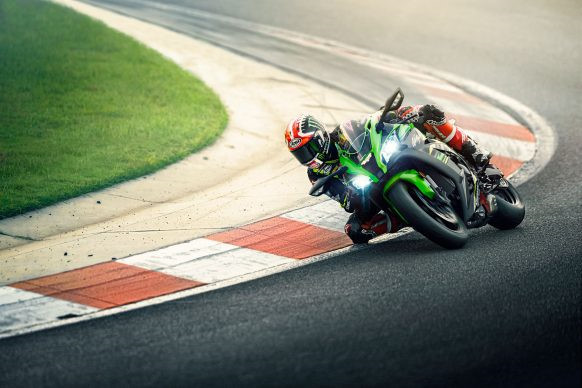 Đối với phiên bản cao cấp ZX-10RR 2019, Kawasaki chỉ sản xuất 500 chiếc và đánh số thứ tự trên mỗi xe. Nhiều sự đoán phiên bản cao cấp sẽ có giá đắt nhất trong các siêu môtô đang bán của Kawasaki khoảng 23.000 USD tương đương giá của đối thủ Yamaha YZF-R1M.
