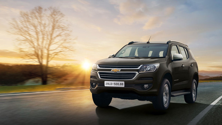Người tiêu dùng đang chờ đón sự kiện Chevrolet Trailblazer mới tại thị trường Việt Nam. Trailblazer hoàn toàn mới cung cấp sức mạnh vượt trội, sở hữu khả năng chạy trên đường bằng và off-road đa dạng, thiết kế ngoại hình khỏe khoắn cùng không gian nội thất linh hoạt cho 7 hành khách và hàng hóa với nhiều vị trí để đồ thân thiện cho sử dụng gia đình.
