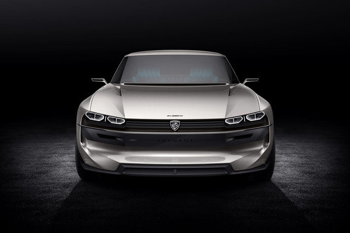 Xe ôtô Peugeot e-Legend concept sở hữu thiết kế vừa cổ điển vừa hiện đại và có kích thước khá lớn.