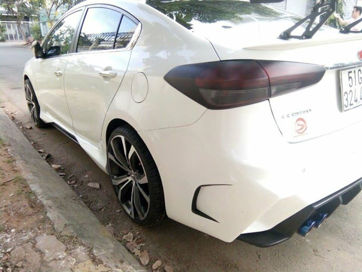 Cùng với ngoại hình khá chất thì bộ mâm của Lexus được đánh giá là rất hợp với chiếc Cerato này.