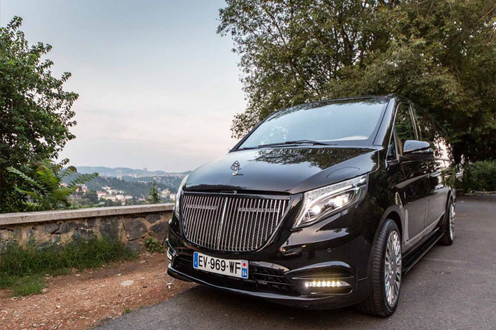 Được biết bản Mercedes-Benz V-Class độ phong cách siêu sang sedan Mercedes-Maybach này được thực hiện theo đơn đặt hàng của khách hàng.