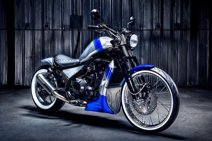 Bản độ môtô Honda Rebel tuyệt vời này được thực hiện bởi xưởng Origin8or Custom Cycles của Rob Chappell ở Canada. Honda Canada đã trực tiếp đặt hàng để tạo ra một bản độ Rebel thế hệ mới để trưng bày ở triển lãm The Motorcycle Show 2018 tổ chức tại Calgary.