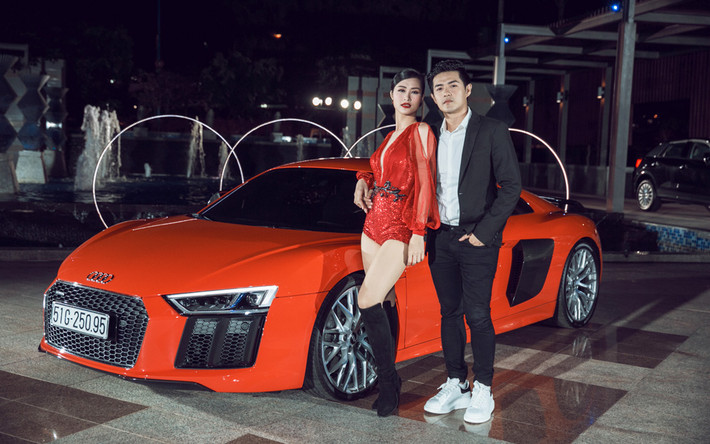 Được biết chiếc Audi R8 V10 Plus mang biển 51G.250-95 đã từng thuộc sở hữu của ca sỹ Đông Nhi. Sau đó, siêu xe này được trưng bày tại showroom chính hãng của Audi Việt Nam và mới được bán lại cho công ty nhập khẩu tư nhân quận 5 vào đầu tháng 3/2018.