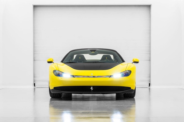 Chiếc siêu xe Ferrari Sergio được đăng ký vào tháng 1/2015 và đã lăn bánh 118km đang được một đại lý xe ở Bỉ rao bán với giá cao lên đến 4,1 triệu USD (khoảng 94,3 tỷ đồng).