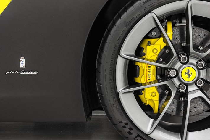 Ferrari Sergio sở hữu động cơ V8 4.5L hút khí tự nhiên có thông số tượng tự Ferrari 458 Speciale.