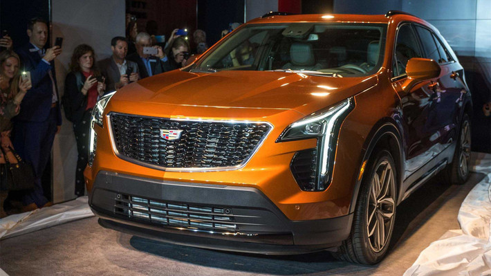 Theo nhiều đánh giá, Cadillac XT4 2019 có thiết kế lấy cảm hứng từ đàn anh XT5, với lưới tản nhiệt rộng kéo cao sang hai bên.
